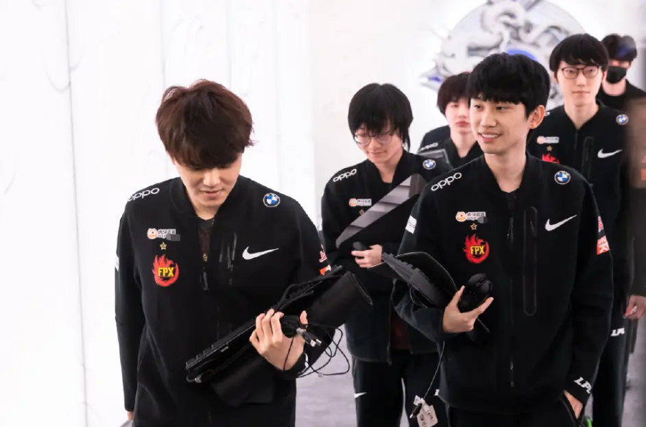  英超赛程吃紧，山东男篮今晨绝杀压哨，话题不断，年轻球员得到机会-九游app